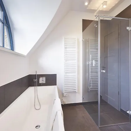 Reetland Am - Luxus Reetdachvilla Mit 3 Schlafzimmern, Sauna Und Kamin F12 Dranske