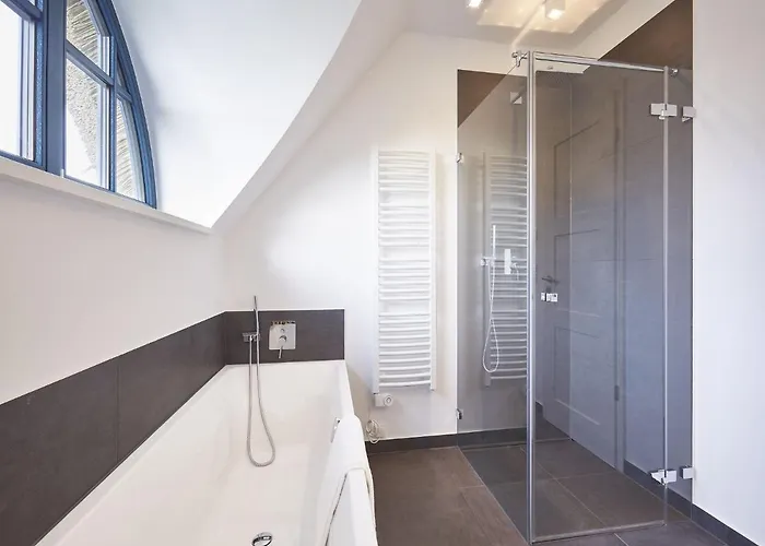 Reetland Am - Luxus Reetdachvilla Mit 3 Schlafzimmern, Sauna Und Kamin F12 Dranske