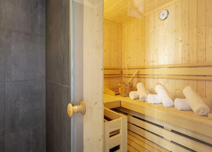 Feriehus Reetland Am - Luxus Reetdachvilla Mit 3 Schlafzimmern, Sauna Und Kamin F12 Dranske